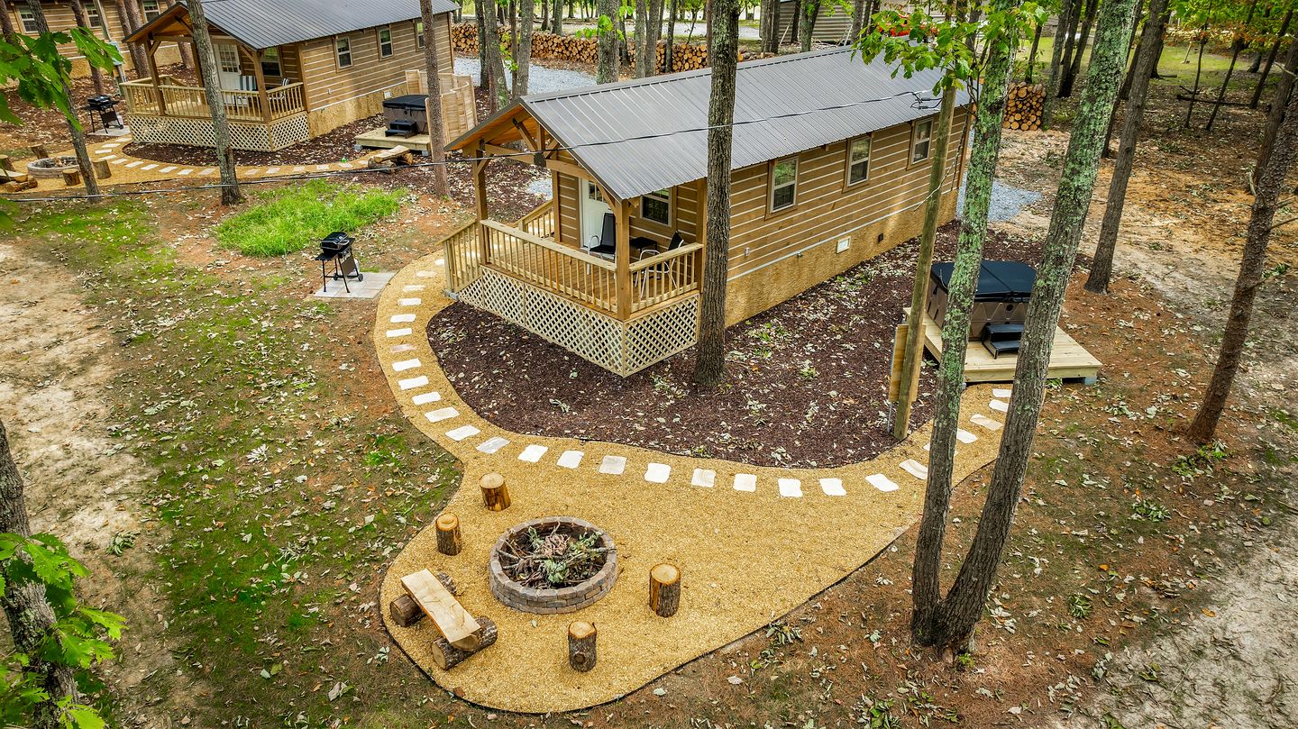 Cozy Woodland Cabin Escape for Families, Friends & Retreats in Mentone, Alabama