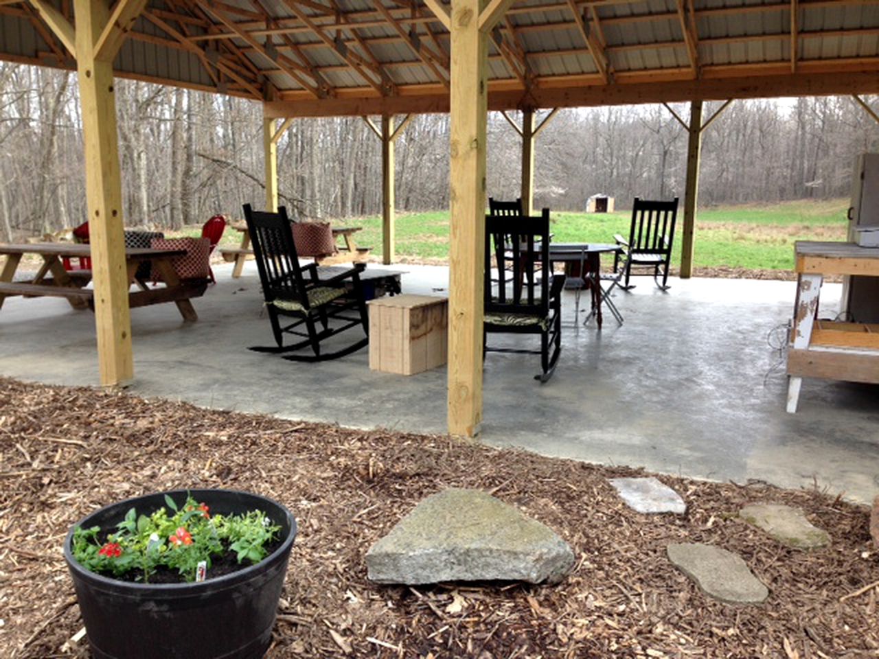Cheerful Wooden Cabin for a Romantic Getaway near Oakland, Maryland