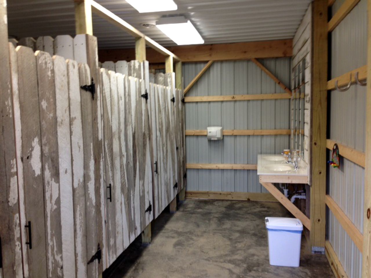 Cheerful Wooden Cabin for a Romantic Getaway near Oakland, Maryland