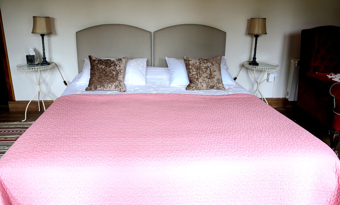 Luxurious Romantic Rental with Breakfast near Tunbridge Wells, England