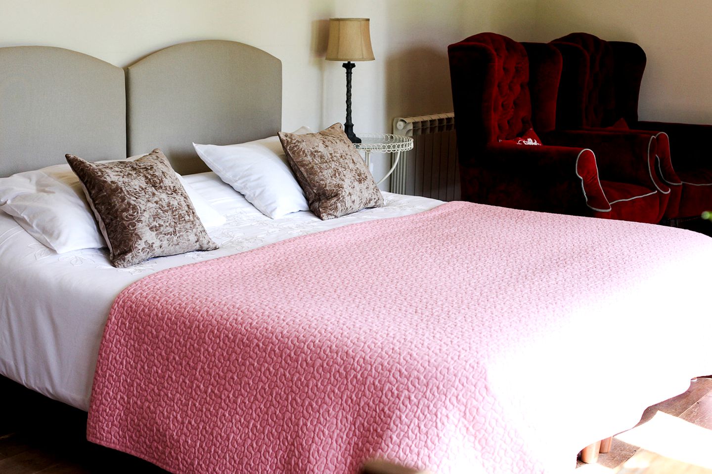 Luxurious Romantic Rental with Breakfast near Tunbridge Wells, England