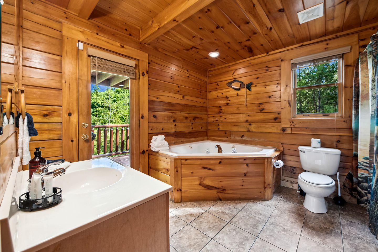 Countryside Charms: Experience Glamping Magic in Sevierville, Tennessee
