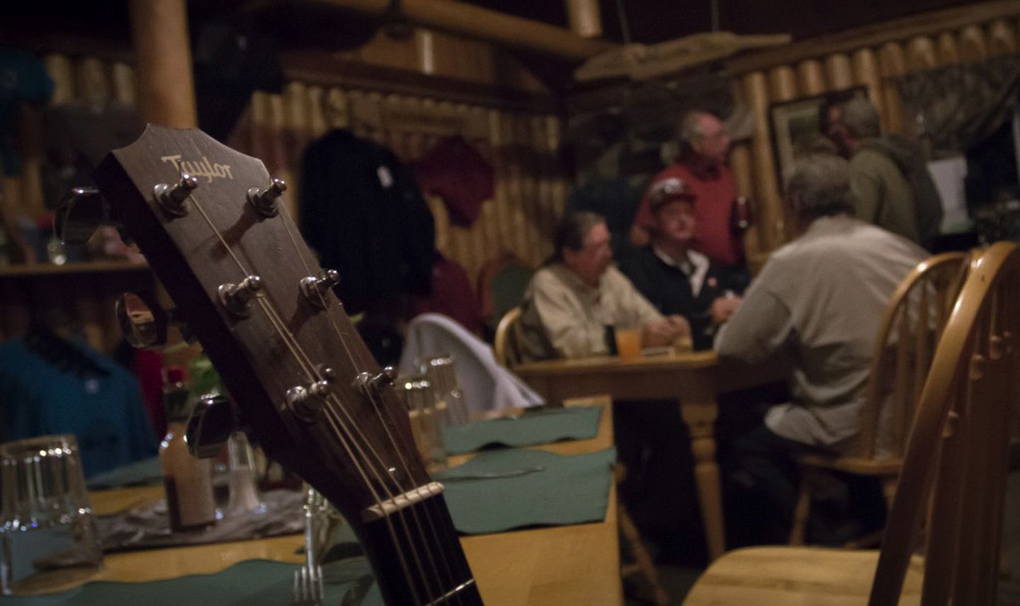 Lakefront Log Cabin Rentals on Whitewater Lake in Thunder Bay District of Ontario