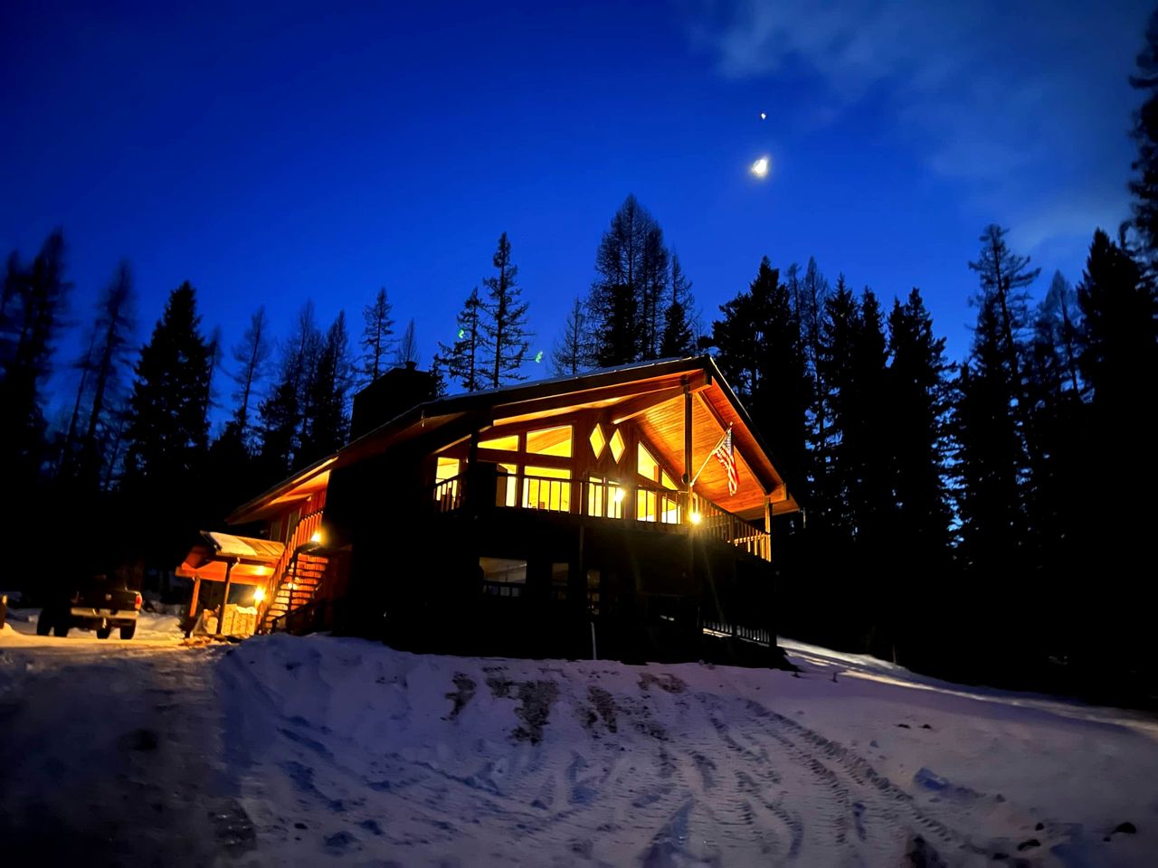 Wilderness Retreat in Montana: Luxurious Mountain Glamping Experience on Lake McGregor