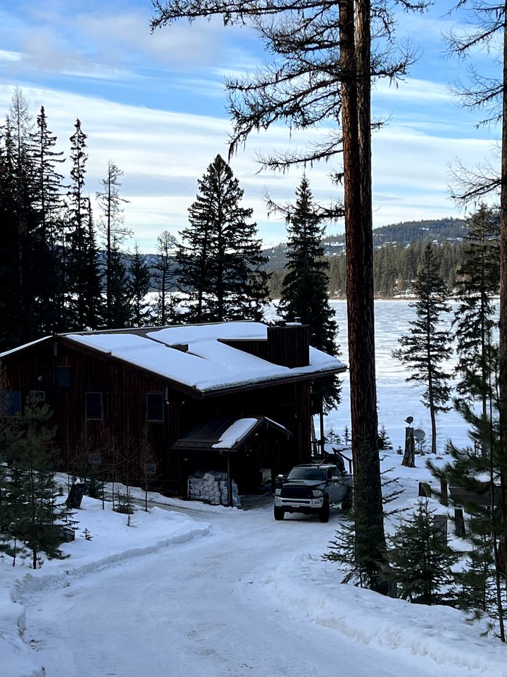 Wilderness Retreat in Montana: Luxurious Mountain Glamping Experience on Lake McGregor