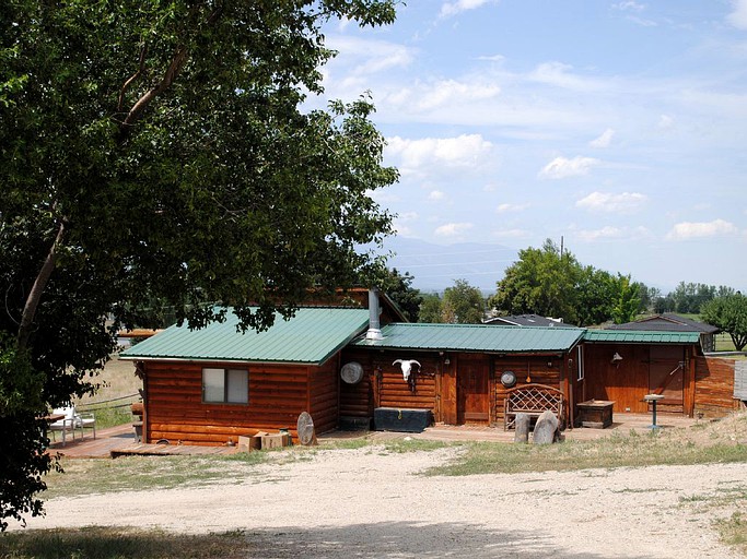 Cabins (Corvallis, Montana, United States)