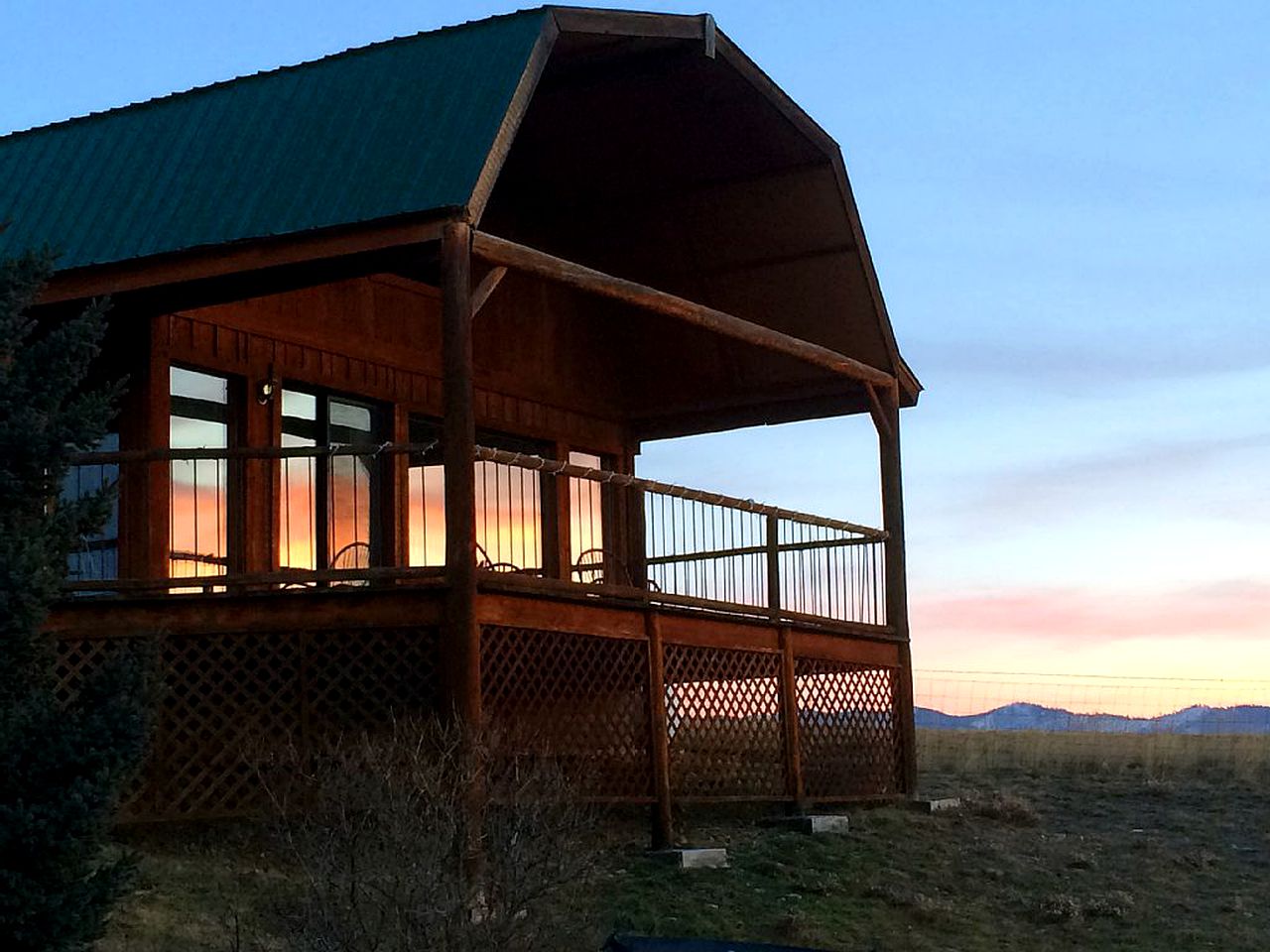 Large Rustic Cabin with Mountain Views in Bitterroot Valley, Montana