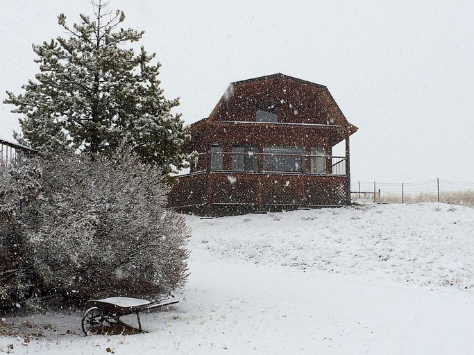 Cabins (Corvallis, Montana, United States)