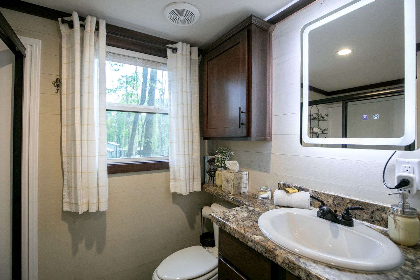 Beautiful Cottage with Nice Forest Sights in Tracy City, Tennessee