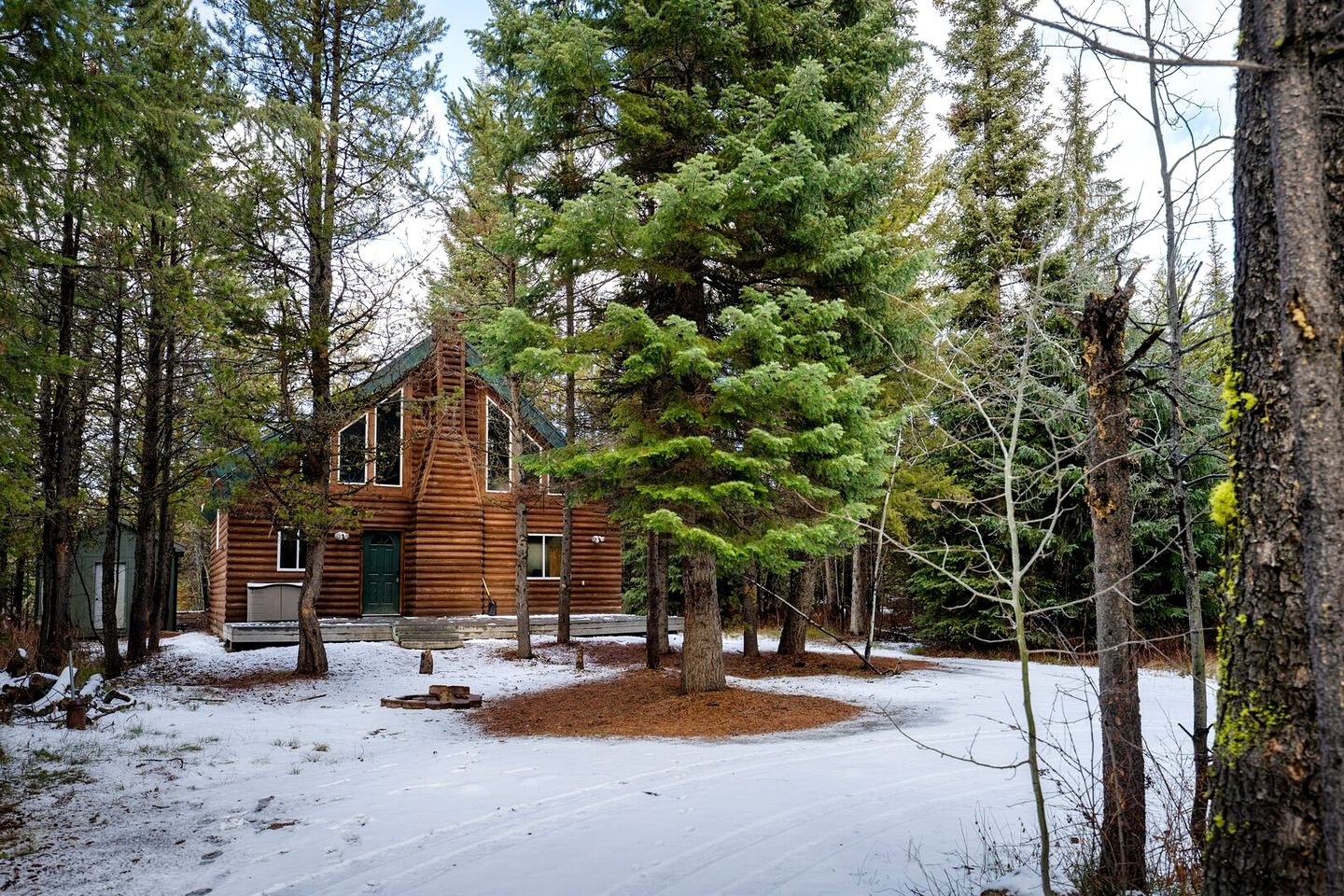 Secluded Lakeside Cabin with Forest Views and Fire Pit Near Cascade, Idaho