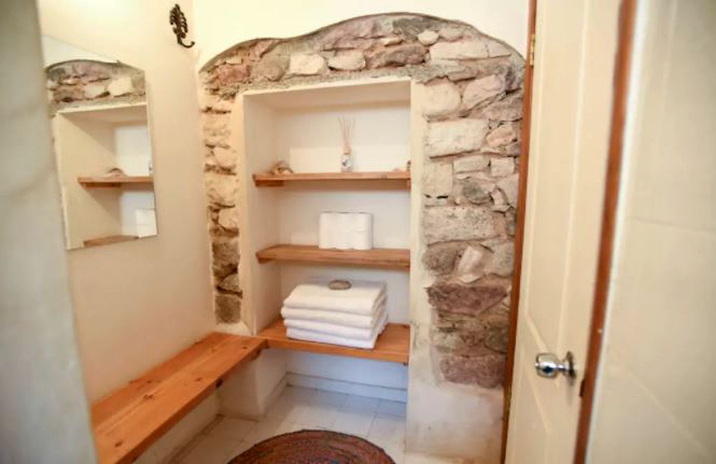 Spacious Suite Rental for Six in the Edom Mountains near Eilat, Israel