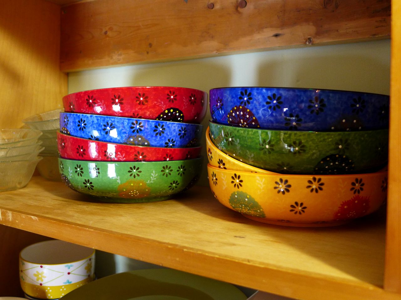 Charming 1930s Heritage Retreat with Mountain-View Balconies in British Columbia, Canada