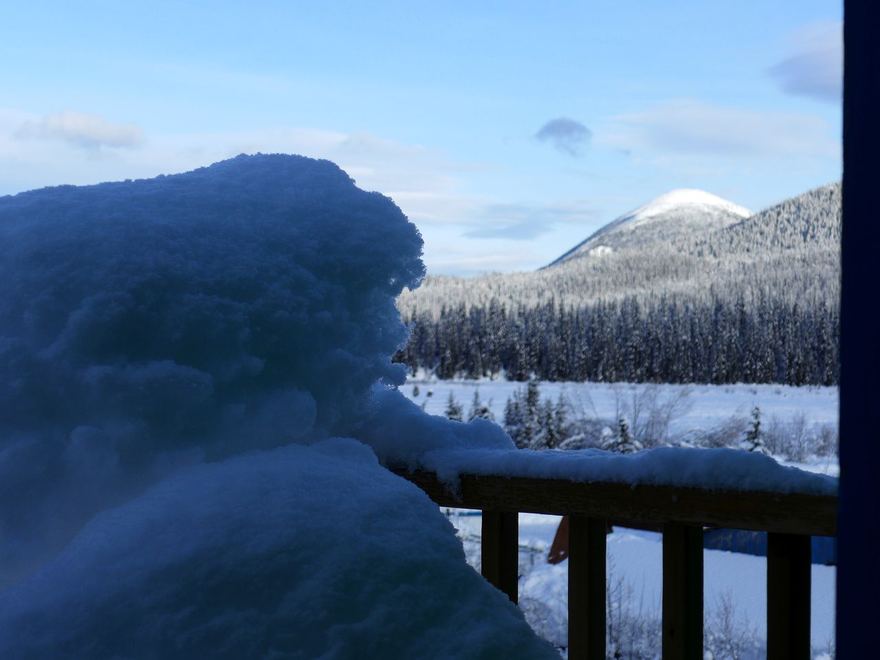 Charming 1930s Heritage Retreat with Mountain-View Balconies in British Columbia, Canada