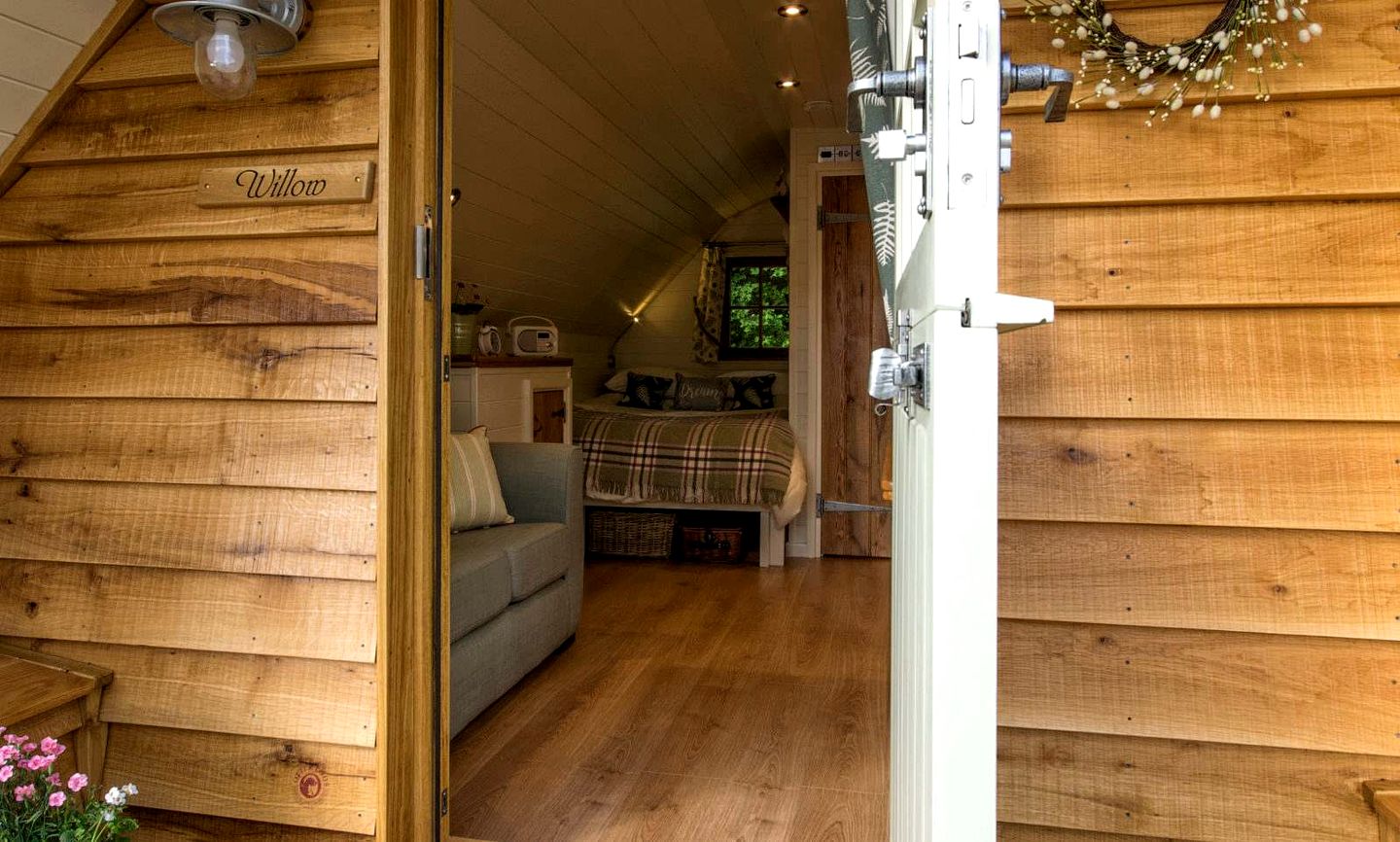 Modern Cozy Pod Retreat for Quiet Getaways with Countryside Walks Nearby in England, United Kingdom