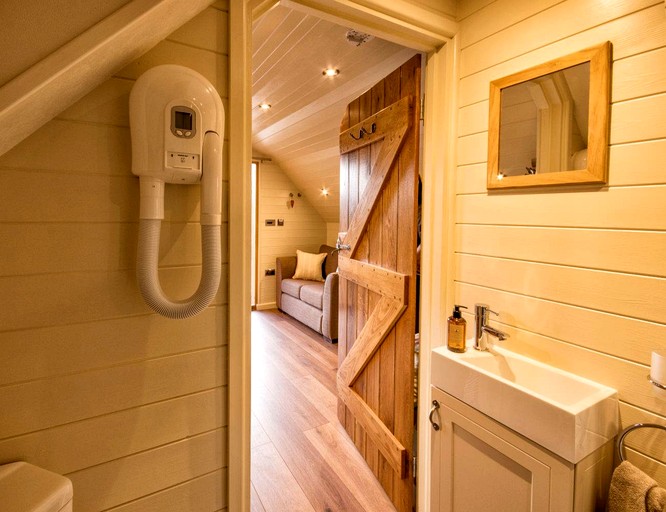 Cabins (United Kingdom, --, England)