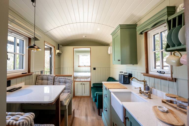 Vacation Rentals (United Kingdom, --, --)