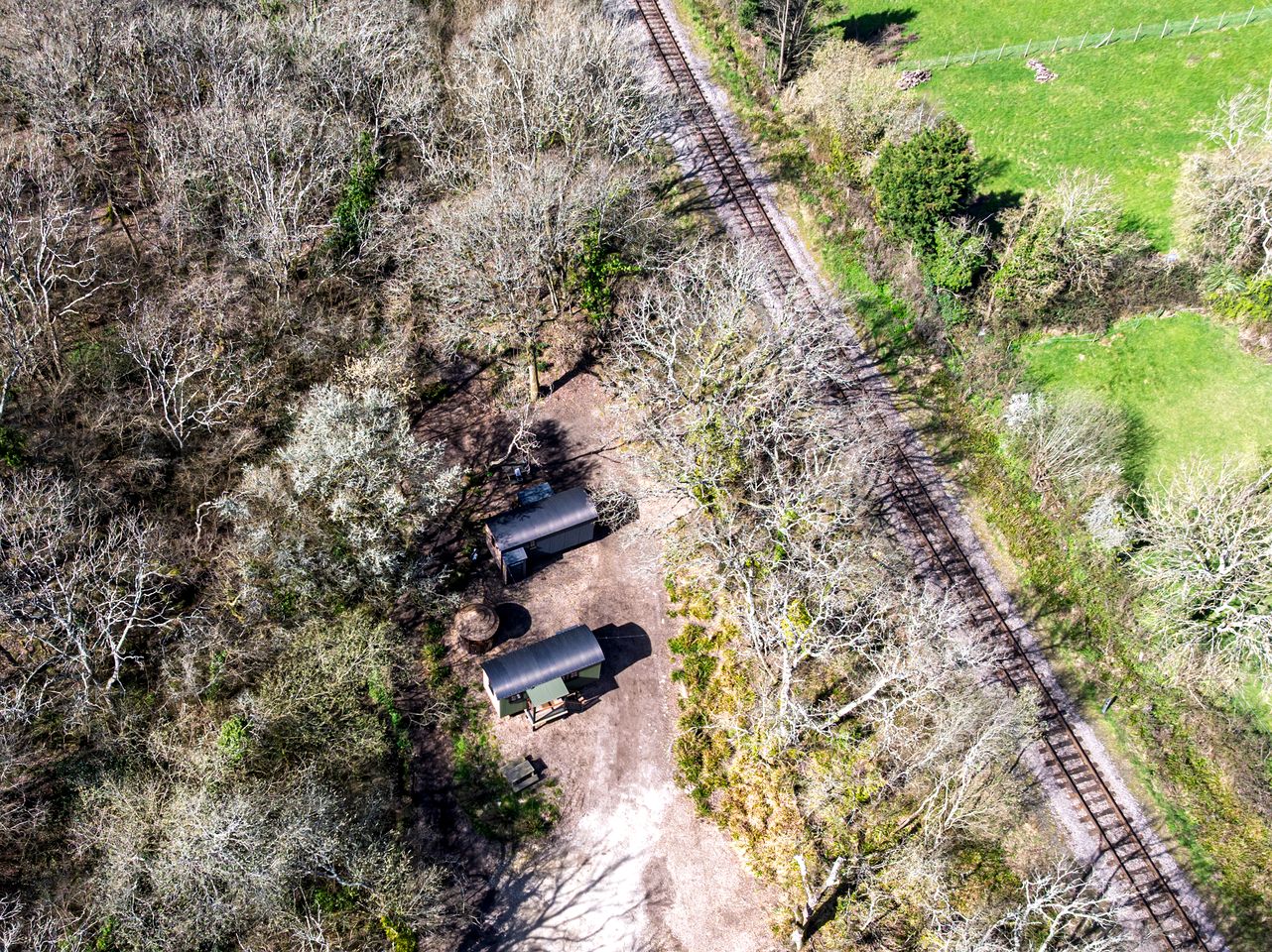 Peaceful Shepherd’s Hut Retreat with Woodland Views in England, United Kingdom