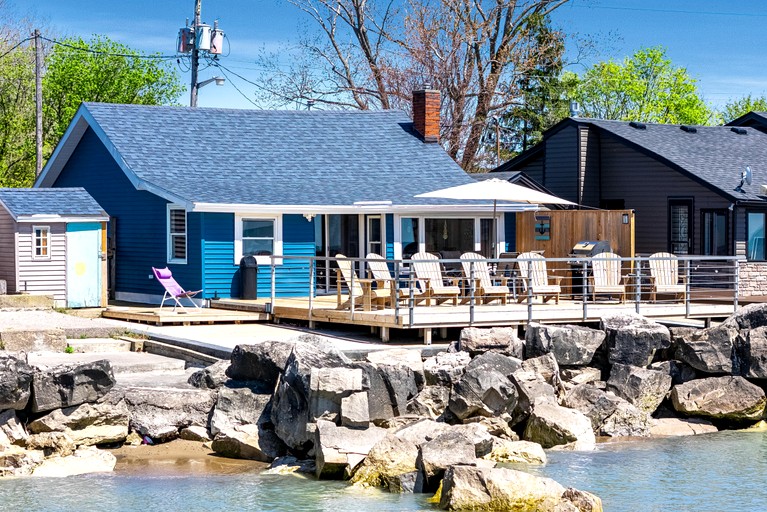Cottages (Canada, Kingsville, Ontario)