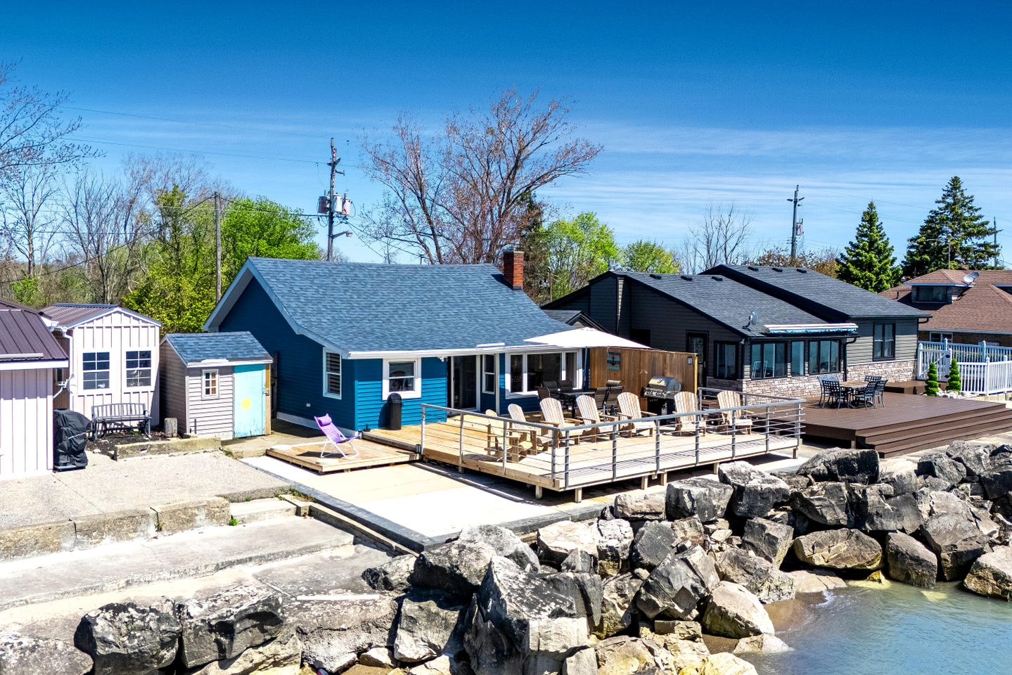 Charming Cottage on Lake Erie for an Unforgettable Kingsville Getaway in Ontario