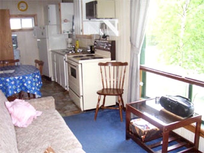 Wilson Lake Cottages, Cottages 27457, Temagami, Canada Glamping Hub