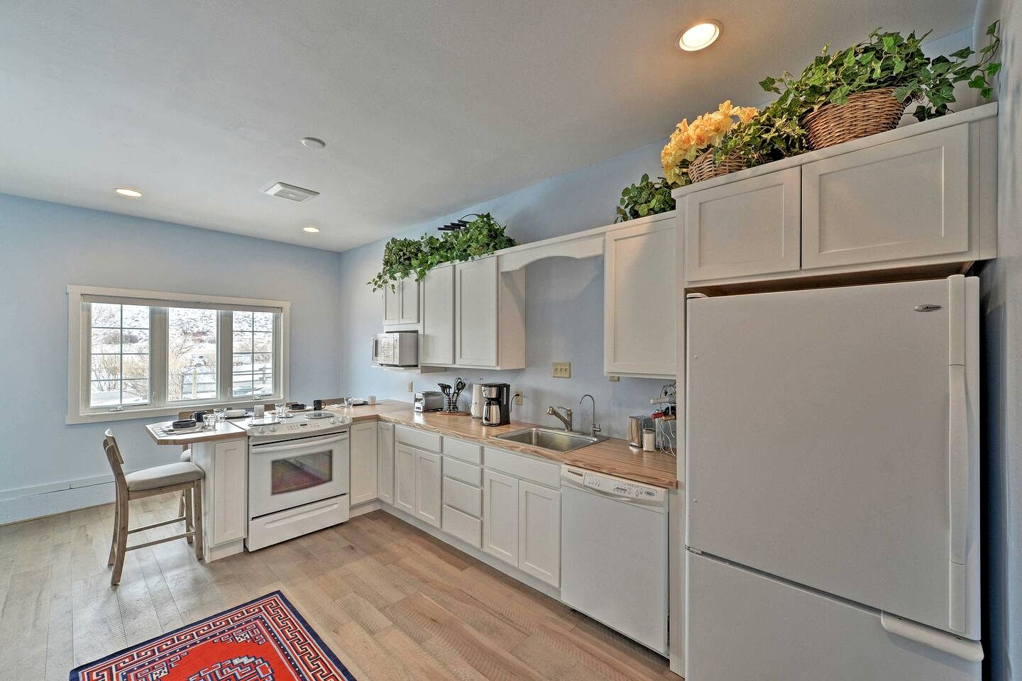 Spacious Dual-Home Mountain Escape with Hot Tub and Creek Views Near Trails in Lander, Wyoming