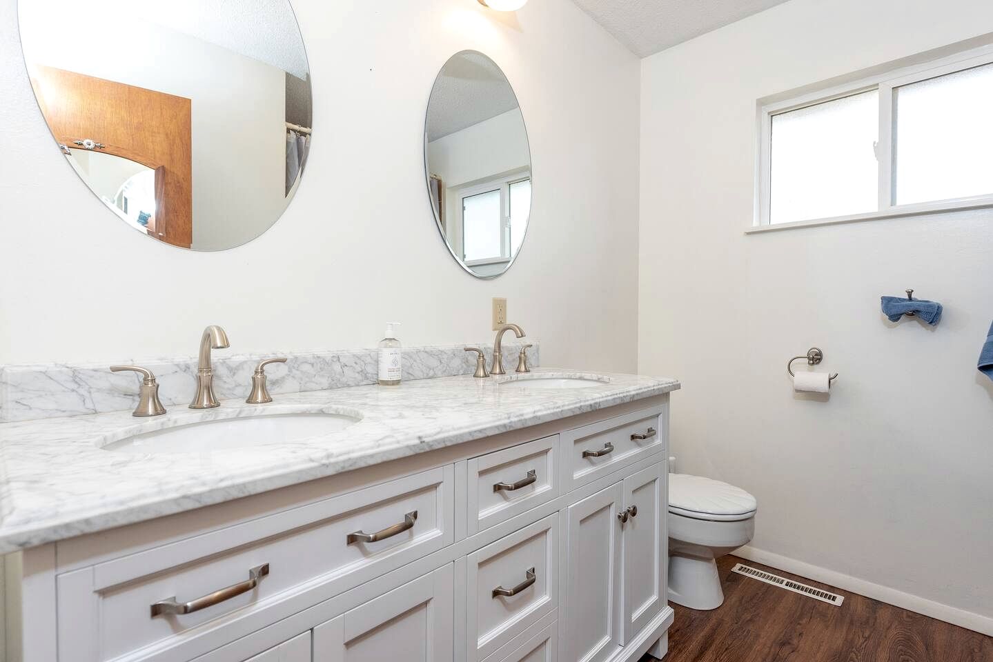Remodeled Mountain Retreat with Hot Tub and Scenic Views Near Trails in Lander, Wyoming