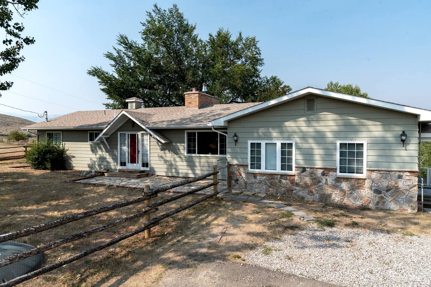 Remodeled Mountain Retreat with Hot Tub and Scenic Views Near Trails in Lander, Wyoming
