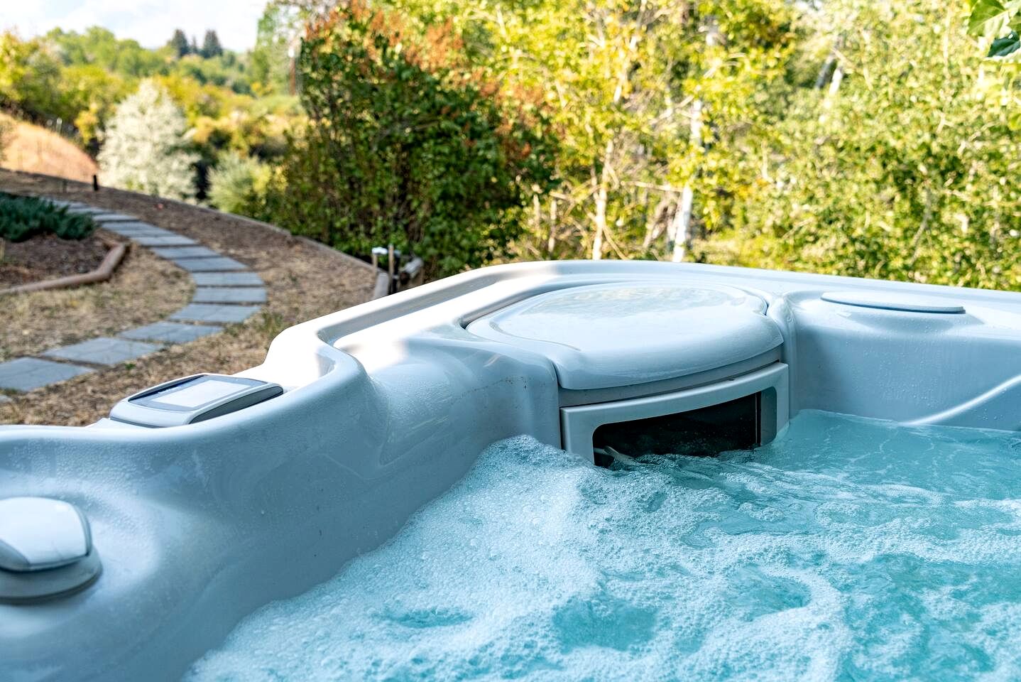 Tranquil Mountain Guesthouse with Hot Tub and Creek Views Near Trails in Lander, Wyoming