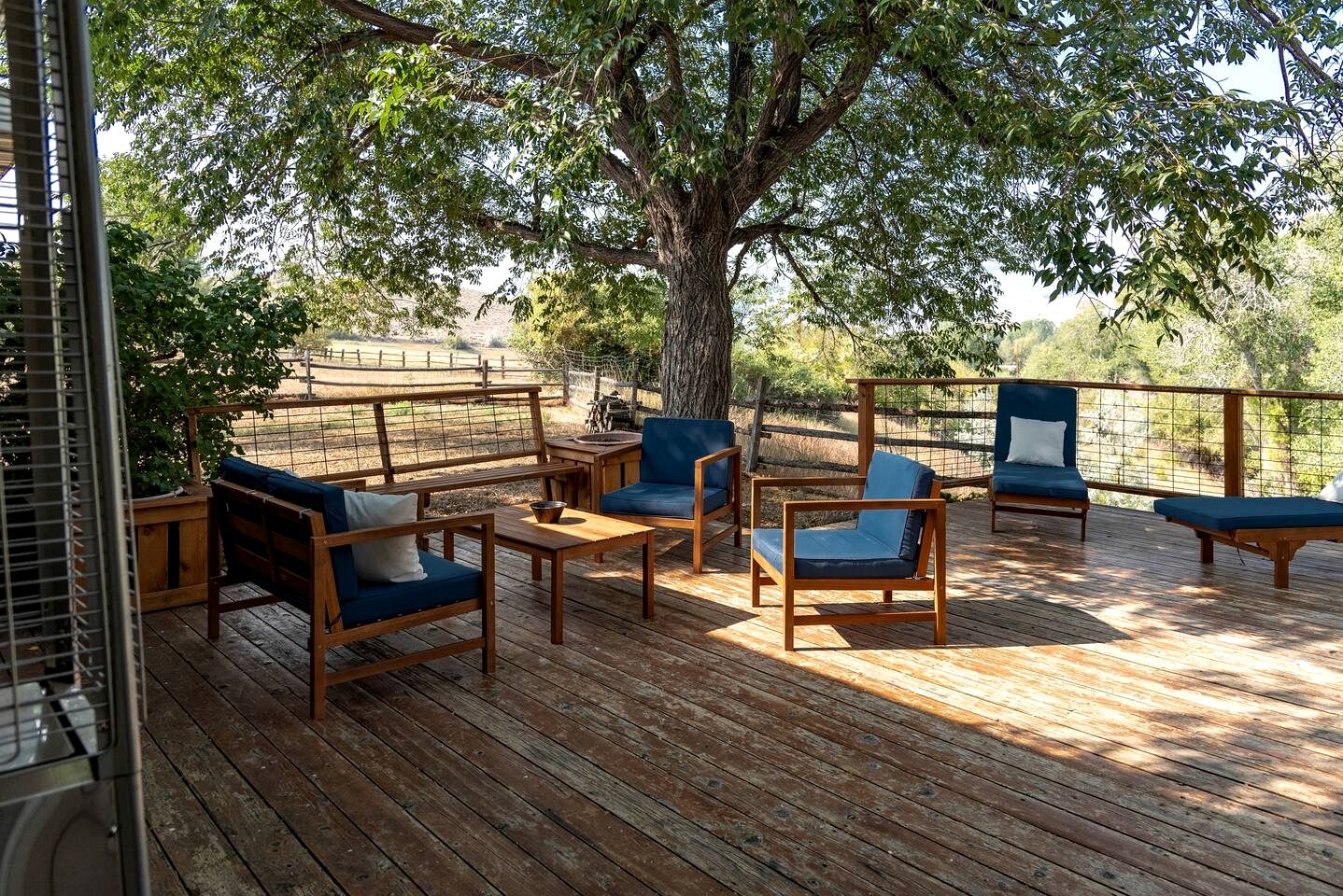 Tranquil Mountain Guesthouse with Hot Tub and Creek Views Near Trails in Lander, Wyoming