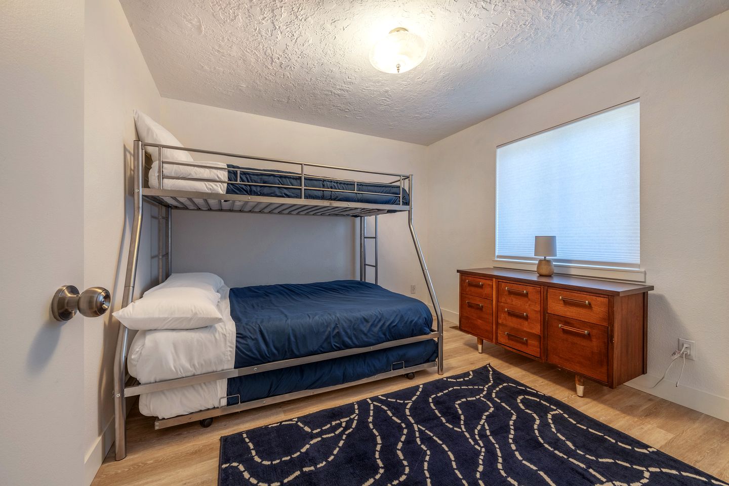 Stunning Contemporary Vacation Rental Overlooking the Columbia Gorge River in Lyle, Washington