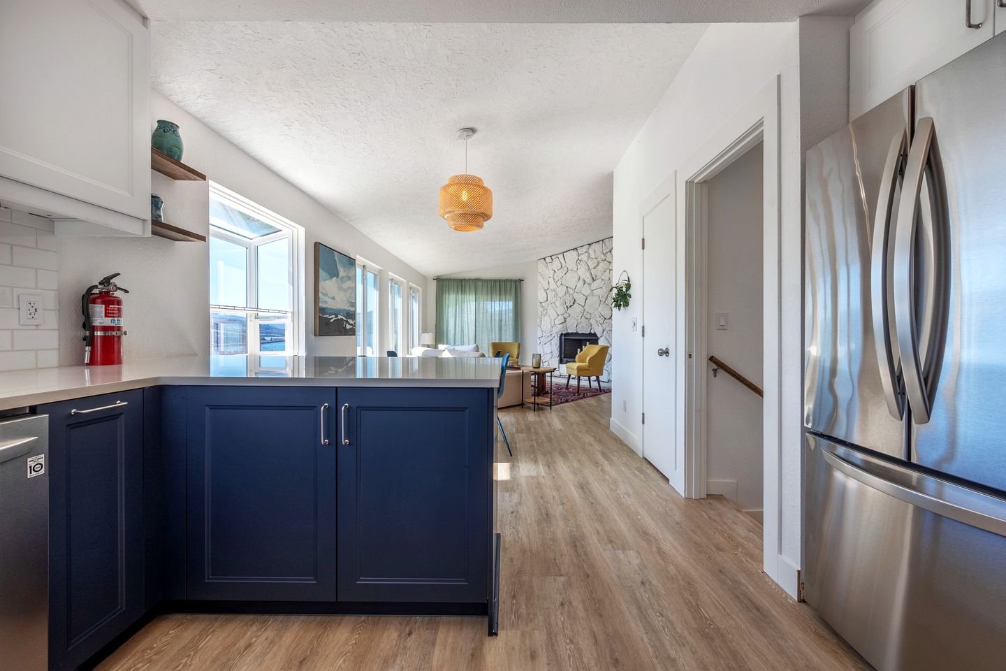 Stunning Contemporary Vacation Rental Overlooking the Columbia Gorge River in Lyle, Washington