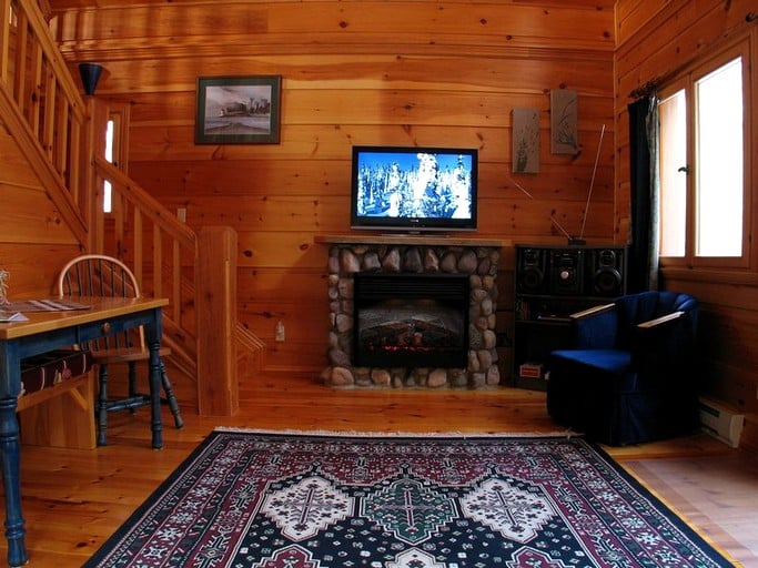 Log Cabins (Windemere, British Columbia, Canada)