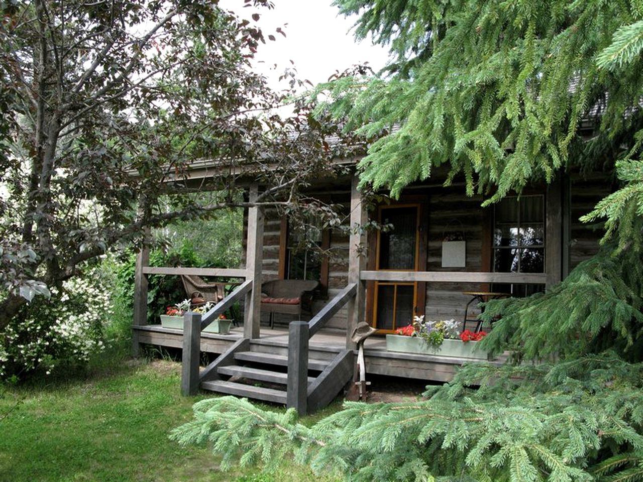 Lake Windermere Glamping Vacation Rental in British Columbia, Canada
