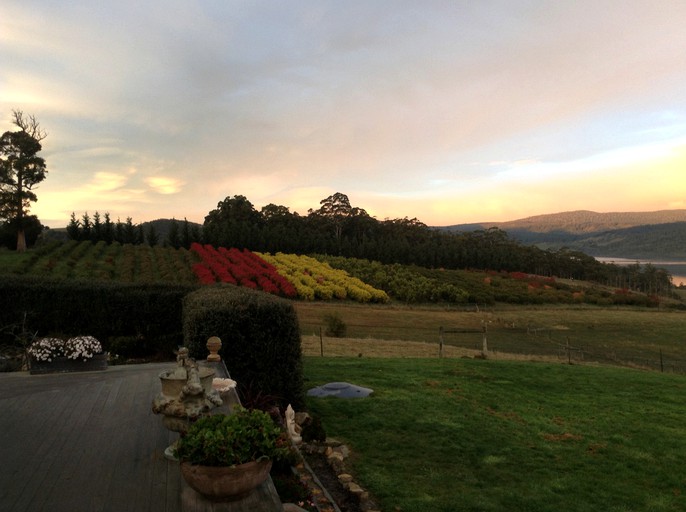 Vacation Rentals (Lower Wattle Grove, Tasmania, Australia)