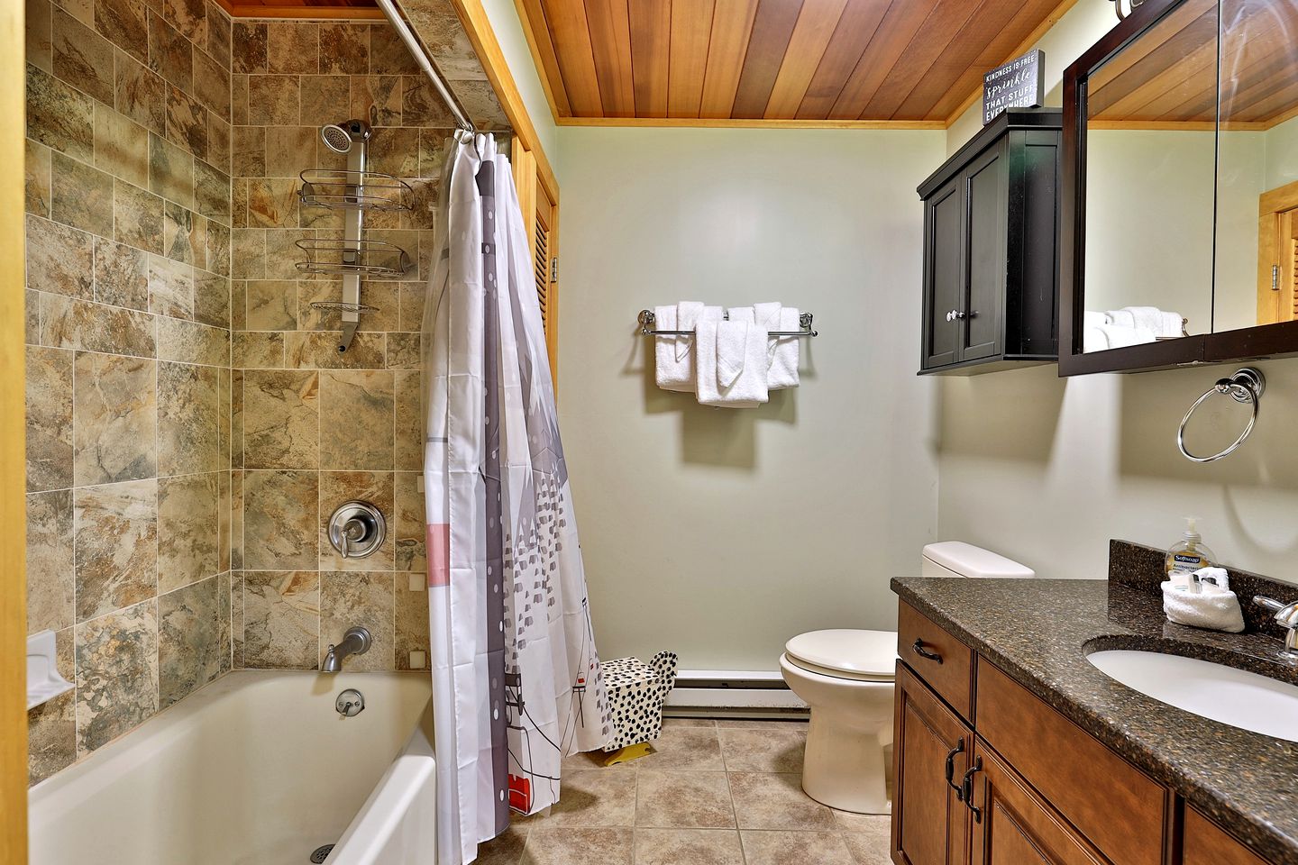 Enchanting Mountain Cabin Escape with Hot-Tub with Sensational Views of the Rolling Landscapes of Killington, Vermont