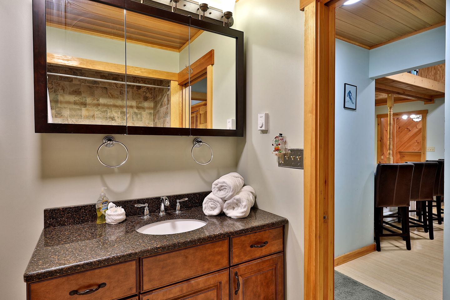 Enchanting Mountain Cabin Escape with Hot-Tub with Sensational Views of the Rolling Landscapes of Killington, Vermont