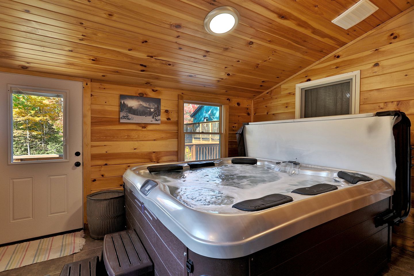 Enchanting Mountain Cabin Escape with Hot-Tub with Sensational Views of the Rolling Landscapes of Killington, Vermont