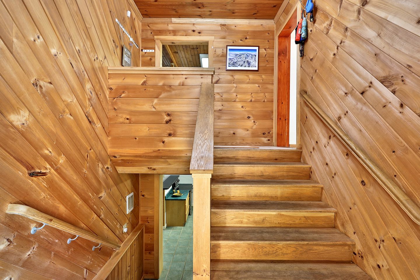 Enchanting Mountain Cabin Escape with Hot-Tub with Sensational Views of the Rolling Landscapes of Killington, Vermont