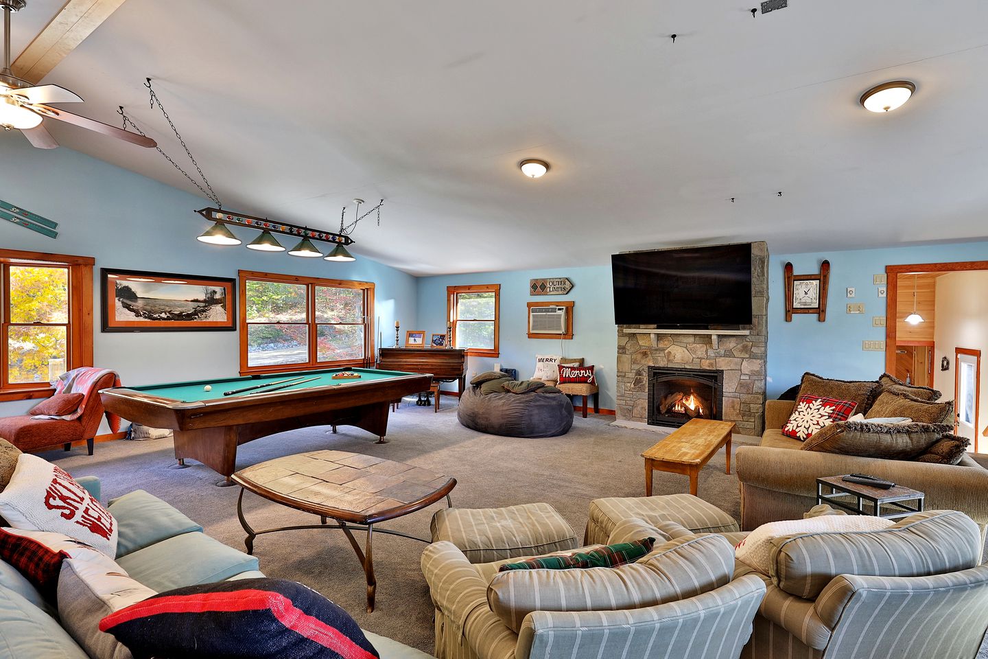 Enchanting Mountain Cabin Escape with Hot-Tub with Sensational Views of the Rolling Landscapes of Killington, Vermont