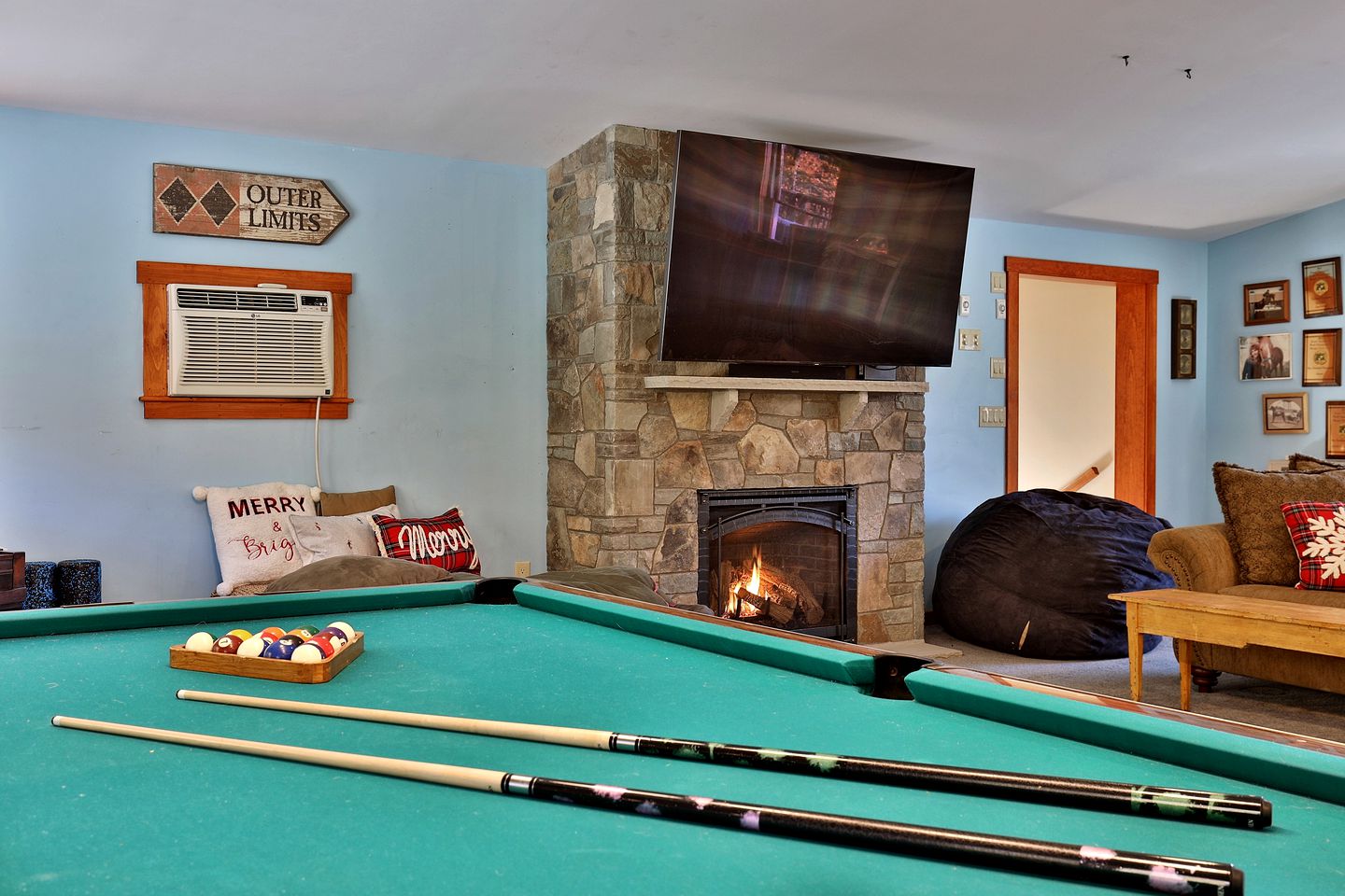 Enchanting Mountain Cabin Escape with Hot-Tub with Sensational Views of the Rolling Landscapes of Killington, Vermont