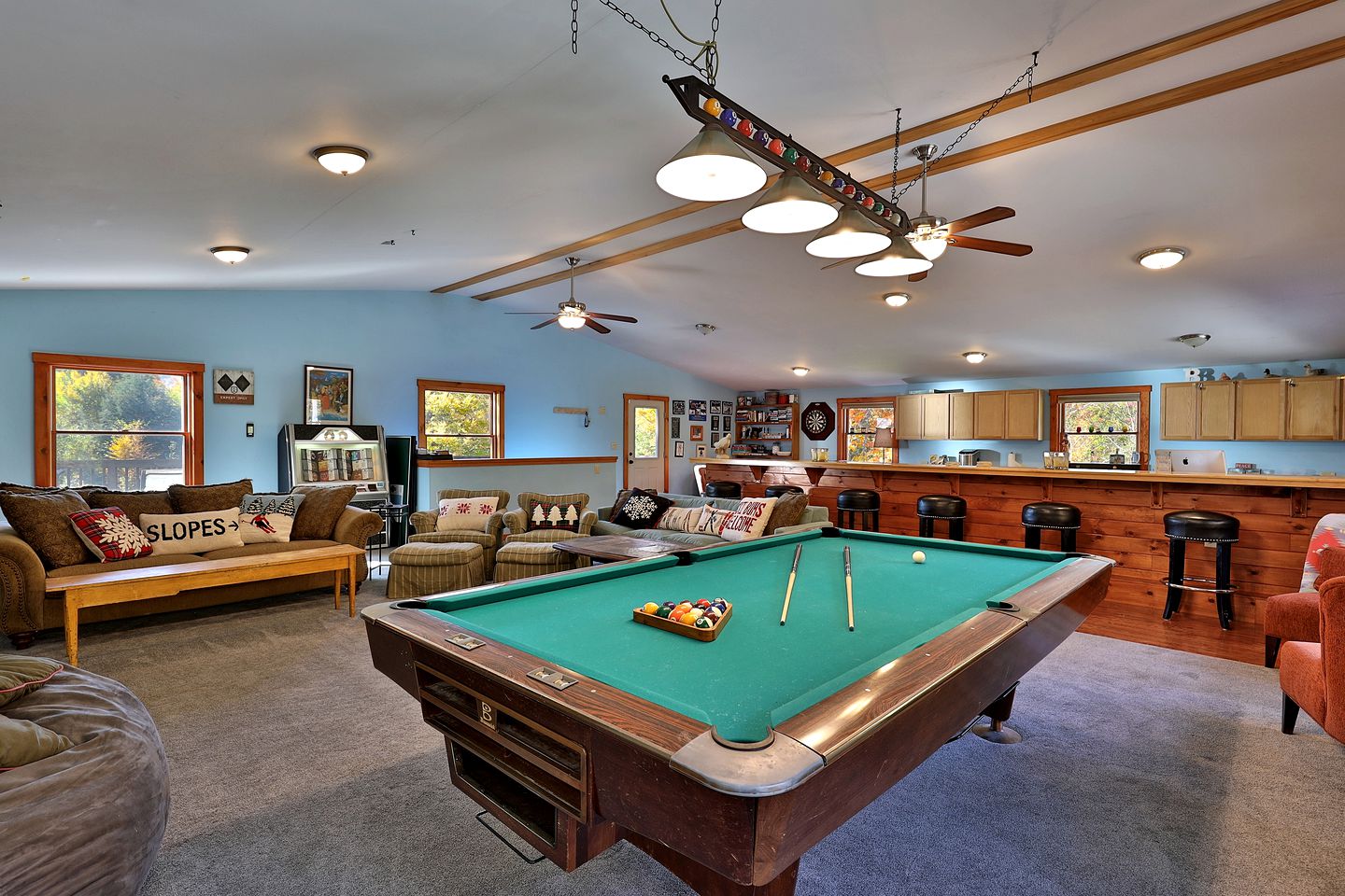 Enchanting Mountain Cabin Escape with Hot-Tub with Sensational Views of the Rolling Landscapes of Killington, Vermont
