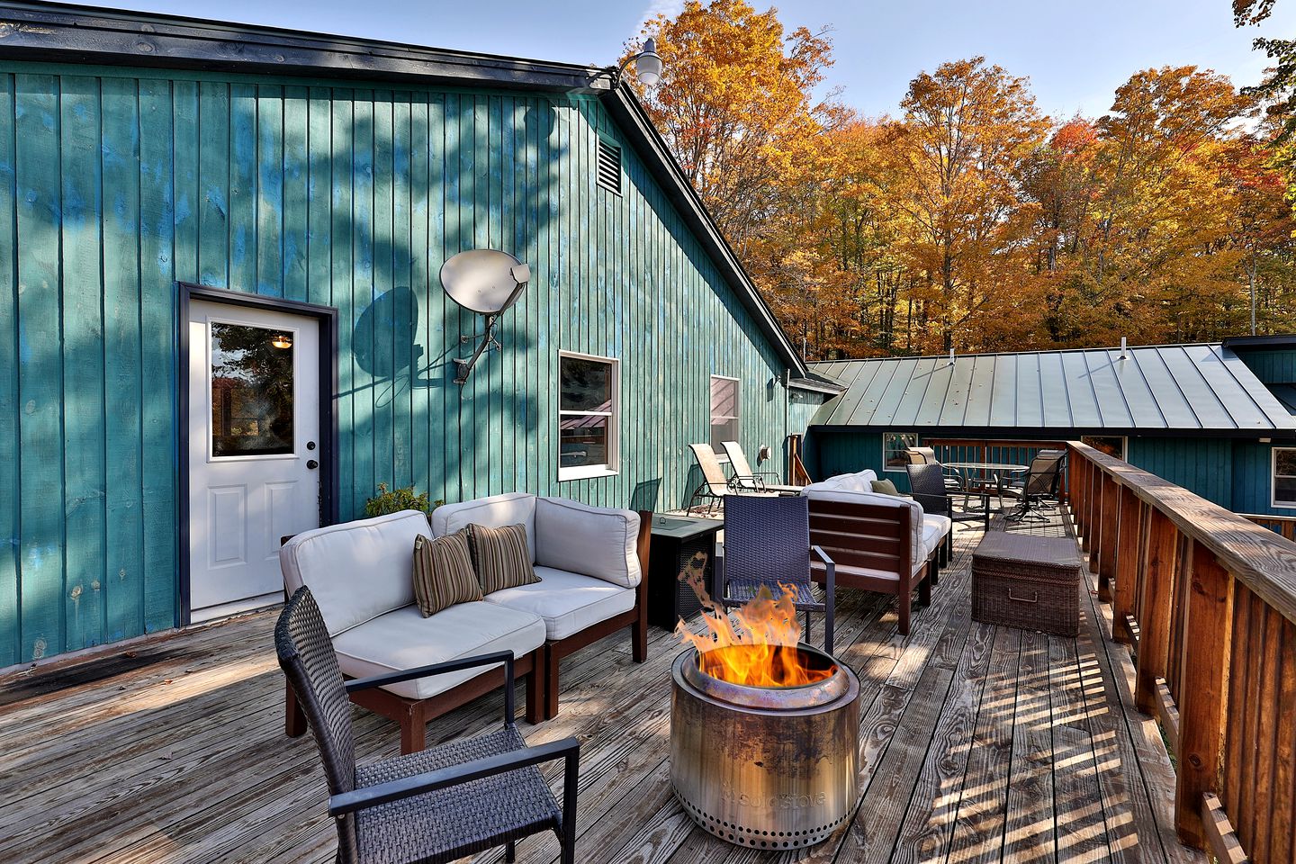 Enchanting Mountain Cabin Escape with Hot-Tub with Sensational Views of the Rolling Landscapes of Killington, Vermont