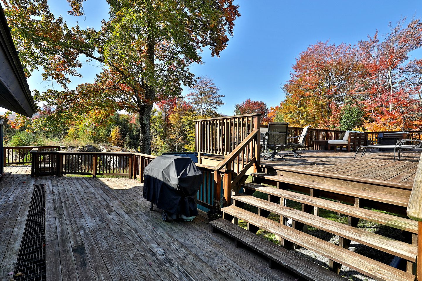 Enchanting Mountain Cabin Escape with Hot-Tub with Sensational Views of the Rolling Landscapes of Killington, Vermont