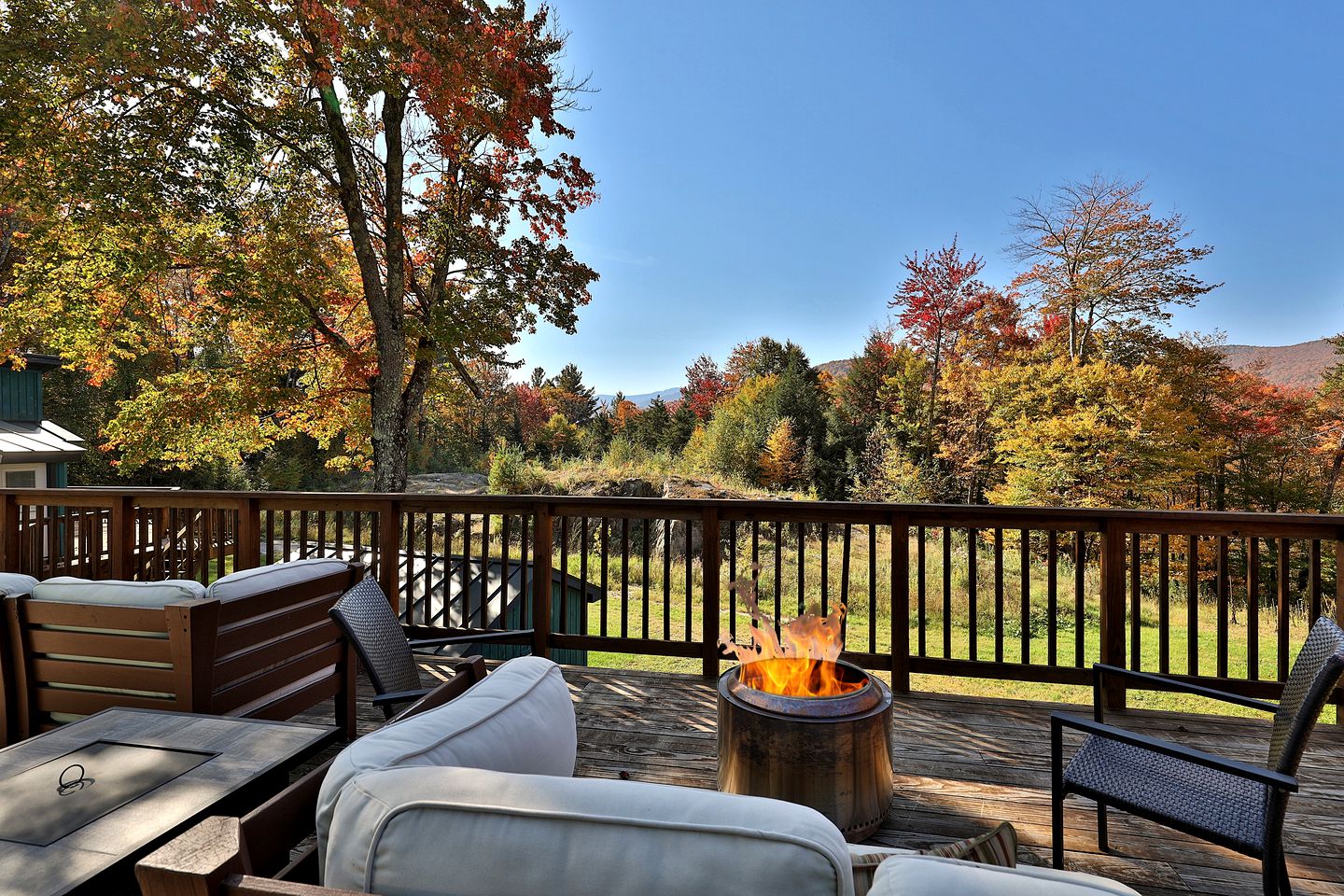 Enchanting Mountain Cabin Escape with Hot-Tub with Sensational Views of the Rolling Landscapes of Killington, Vermont