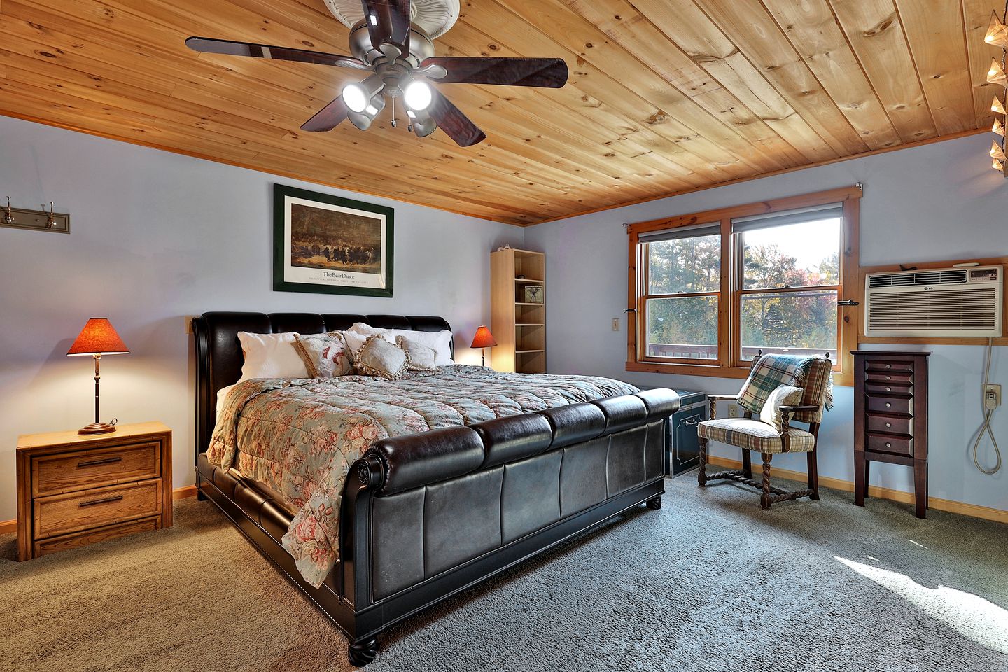 Enchanting Mountain Cabin Escape with Hot-Tub with Sensational Views of the Rolling Landscapes of Killington, Vermont
