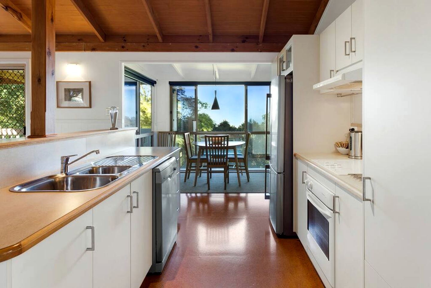 Cosy Swedish-Style Mountain Chalet with Valley Views near Ravensbourne National Park, Queensland