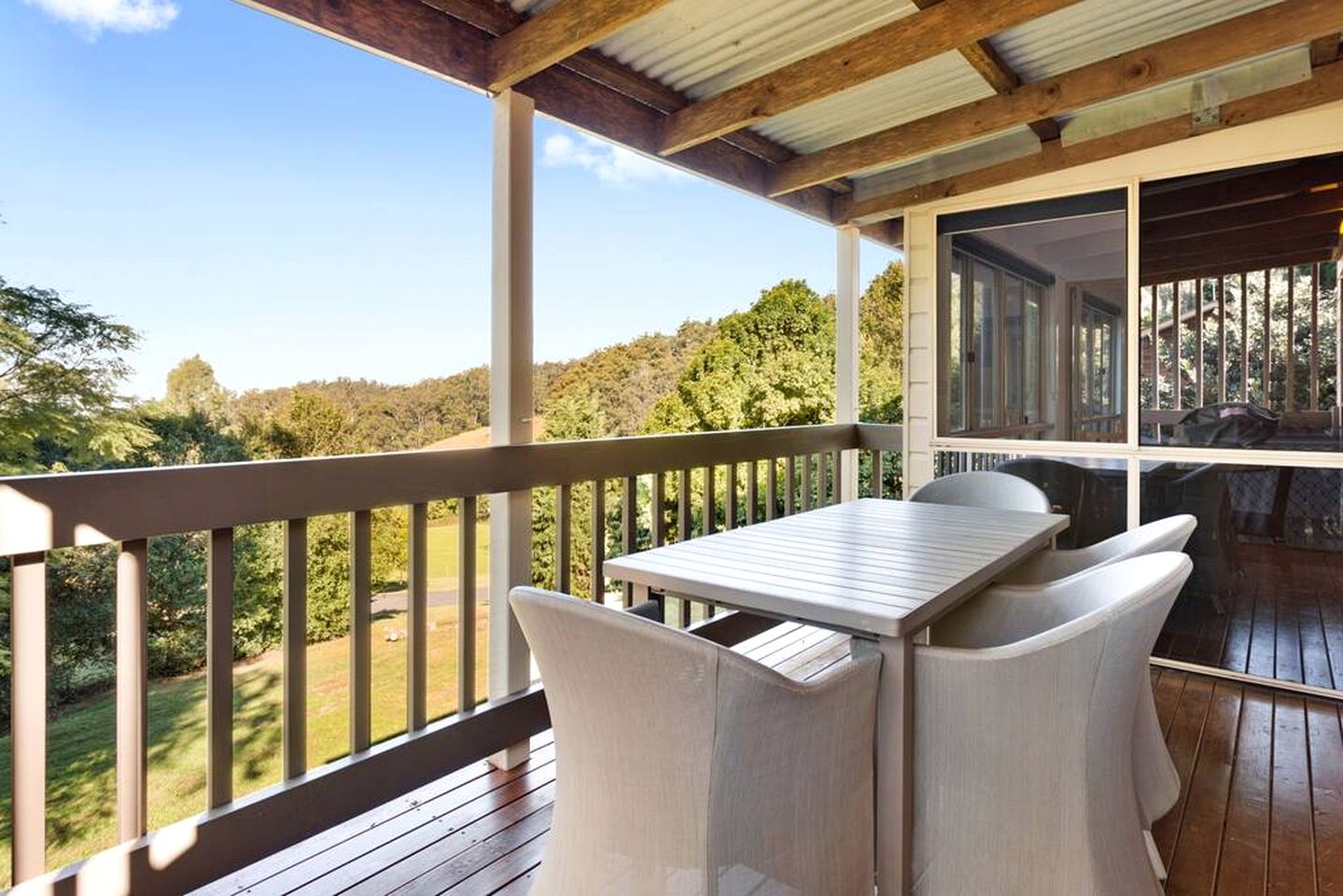 Cosy Swedish-Style Mountain Chalet with Panoramic Valley Views near Ravensbourne & Crows Nest, QLD