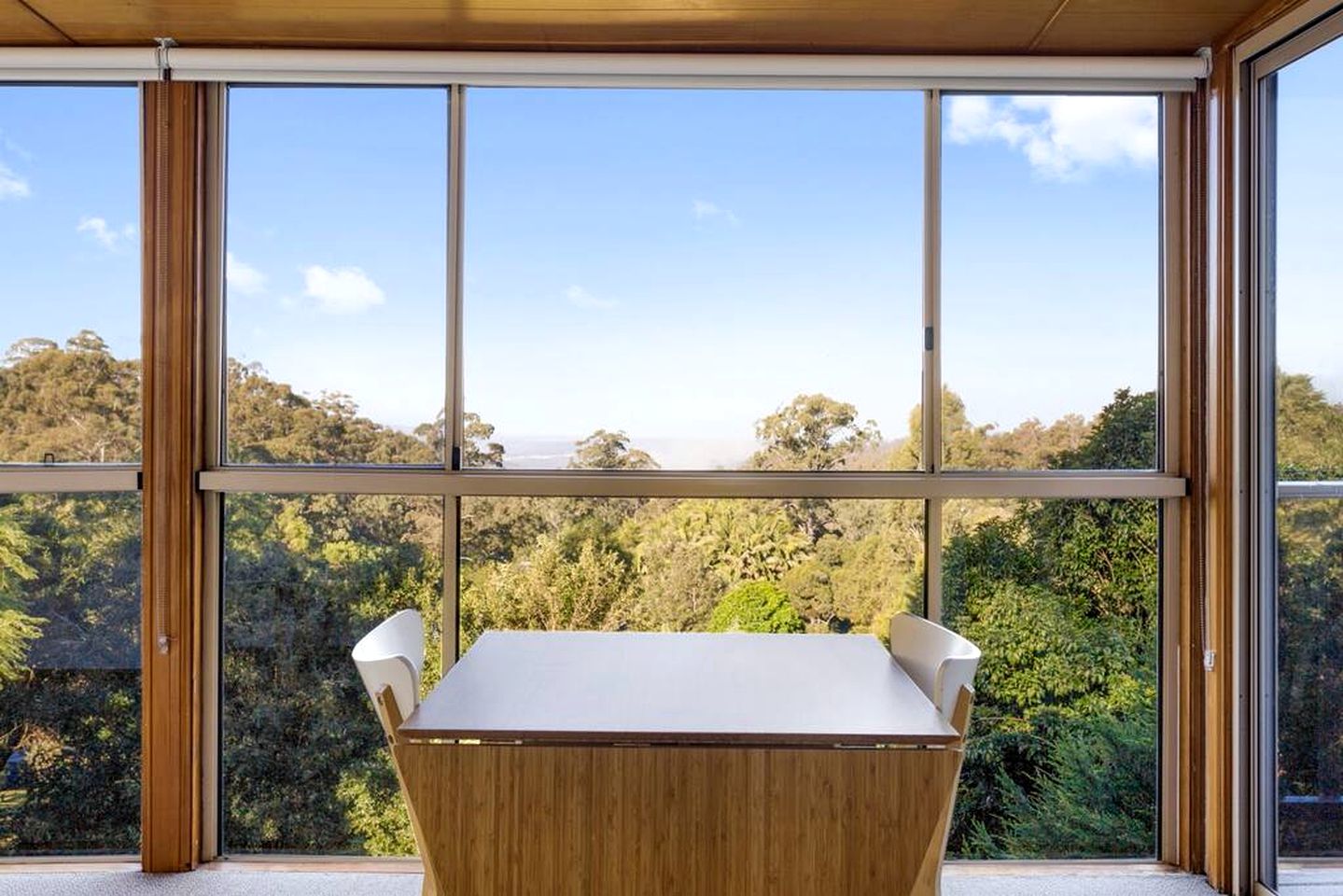 Cosy Swedish-Style Mountain Chalet with Panoramic Valley Views near Ravensbourne & Crows Nest, QLD