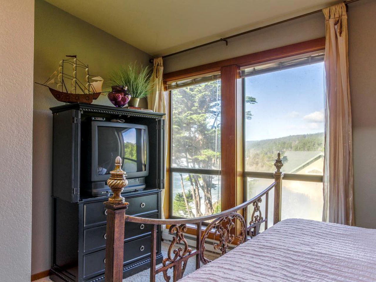 Oceanfront Beach Cabin in Gualala, California