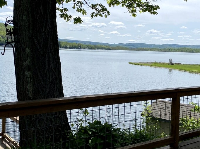 Windwood Shores, a classic cottage on Lake!, Cottages